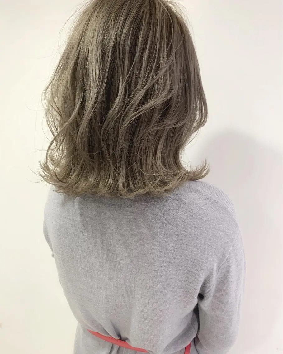 ミディアム カラー ベージュカラー ミルクティーベージュ ひらやま りょういちのヘアスタイル