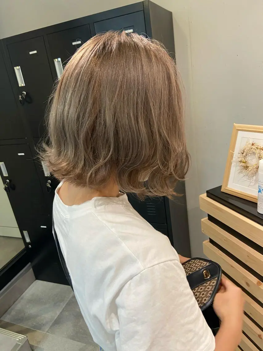 ショート カラー ブリーチ ヘアカラー トリートメント ウルフカット レイヤーカット上柿のヘアスタイル