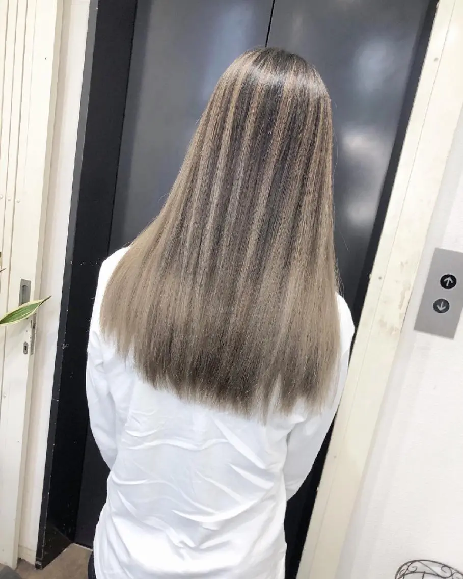セミロング カラー ヘアアレンジ 透明感/レイヤー 🇰🇷tomonaのヘアスタイル