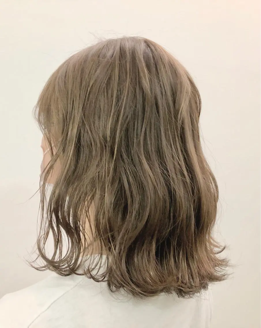 ミディアム カラー ベージュカラー ダブルカラー ミルクティーベージュ メンズ レイヤー ウルフ 弓木啓輔のヘアスタイル