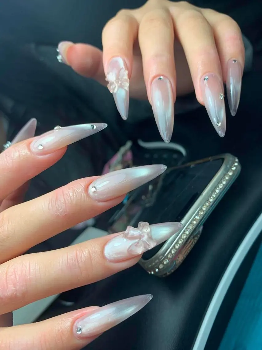 ネイル アートネイル オーロラネイル フレンチネイル ジェルネイル ガラスフレンチ JISOO ANA.CHUOのネイルデザイン