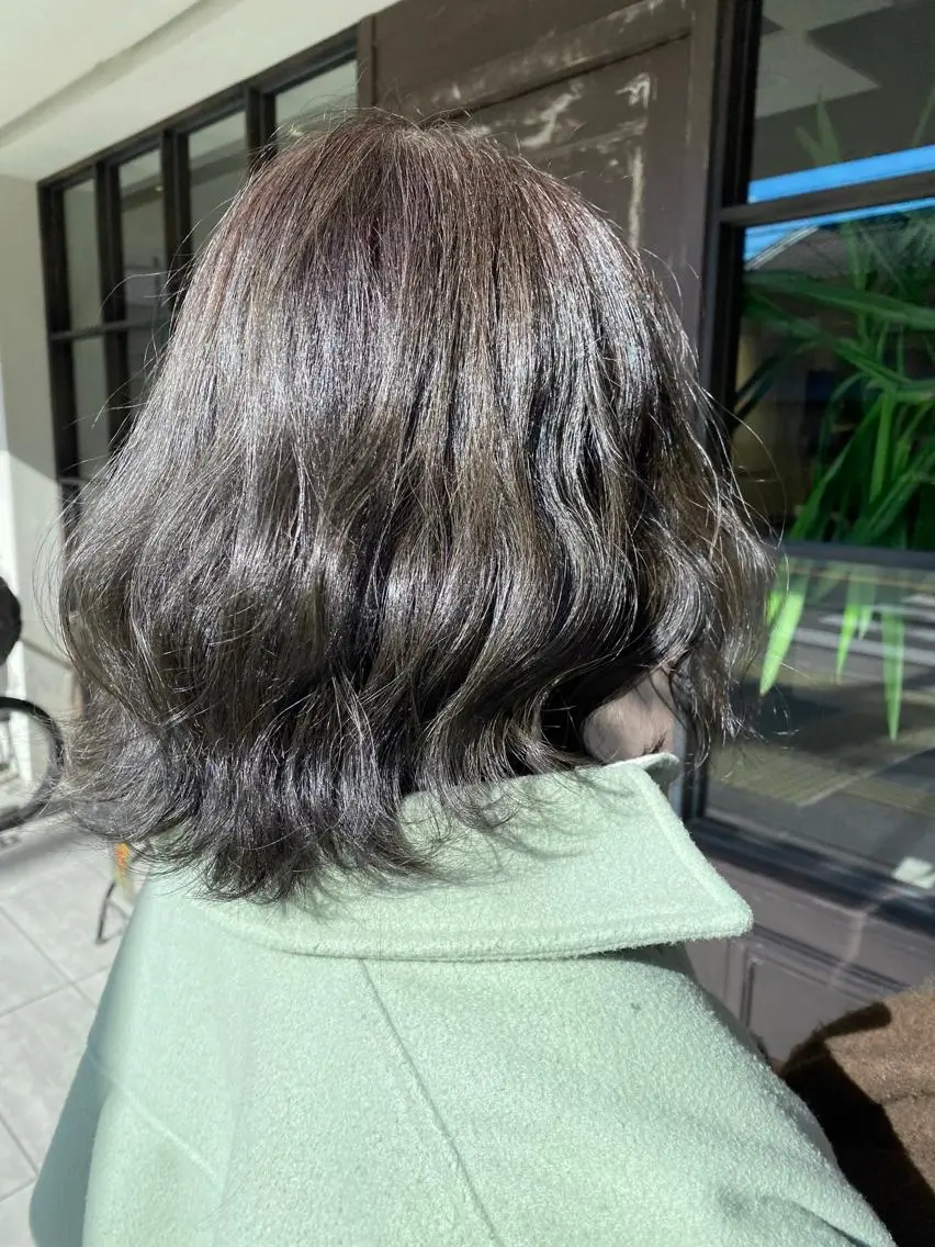ミディアム カラー グレージュ カーキグレージュ 川越 輝梨奈のヘアスタイル