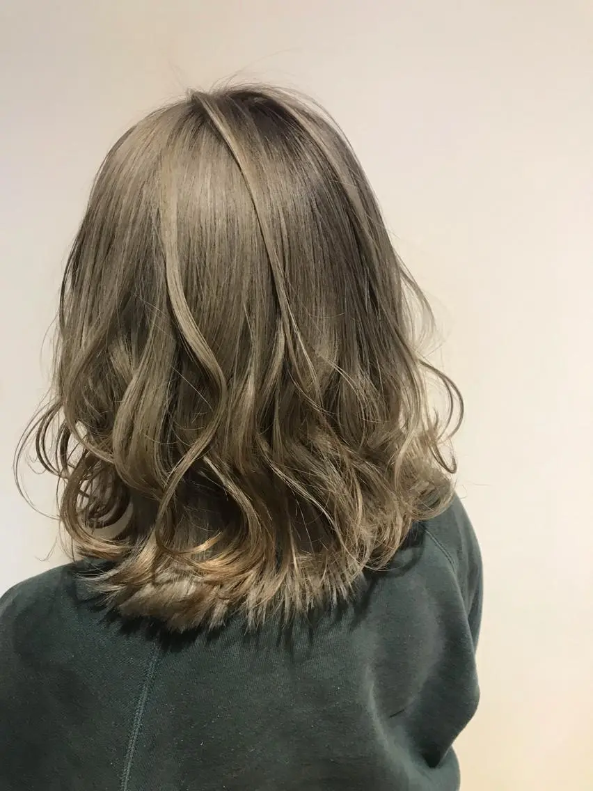 ミディアム カラー パーマ ブリーチ ケアカラー ダブルカラー グレージュ カーキグレージュ ヘアカラー カラー/髪質改善スペ シャリスト宮本 伸一のヘアスタイル