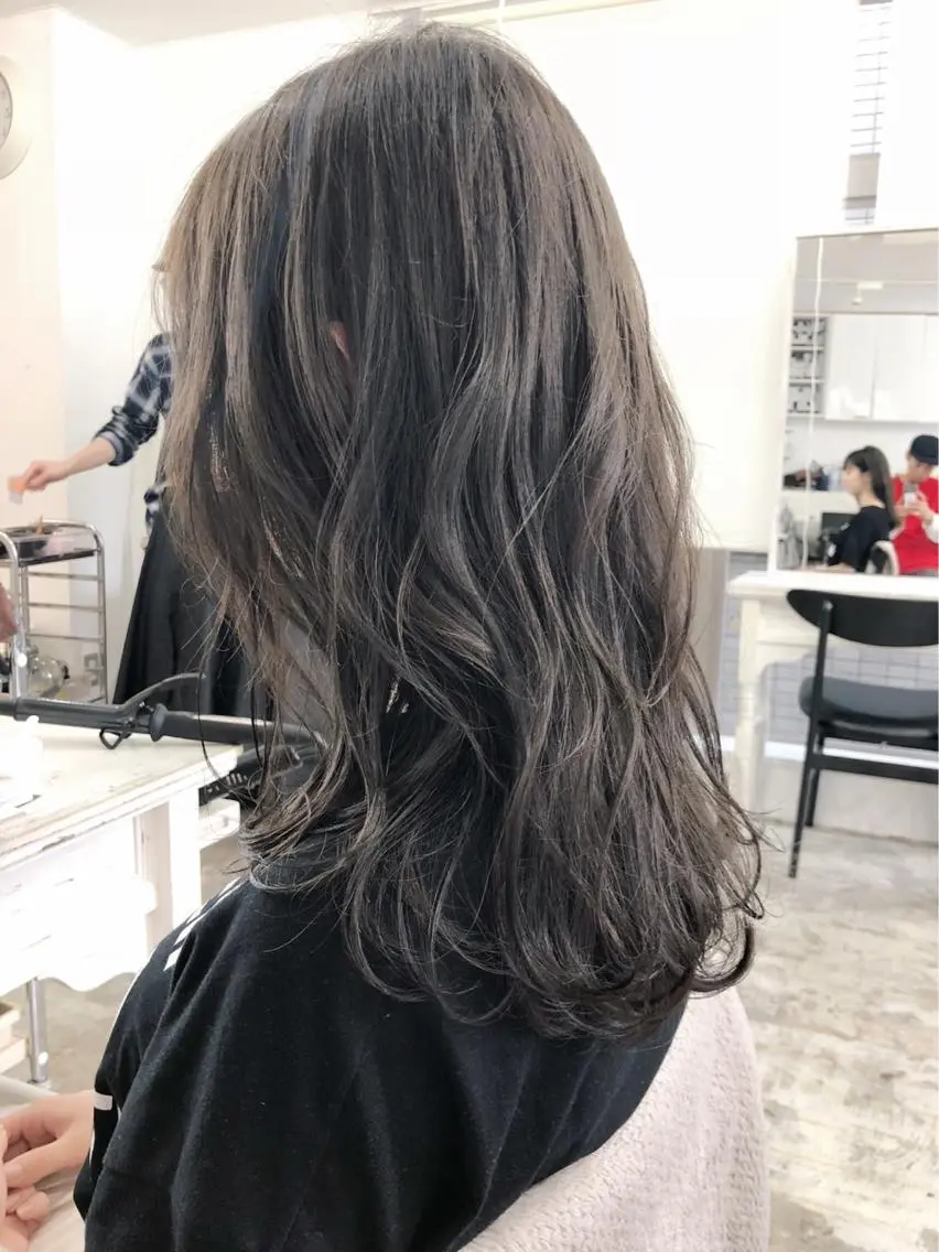 ロング カラー 透明感カラー グレージュ メンズブリーチ カラーhirokoのヘアスタイル