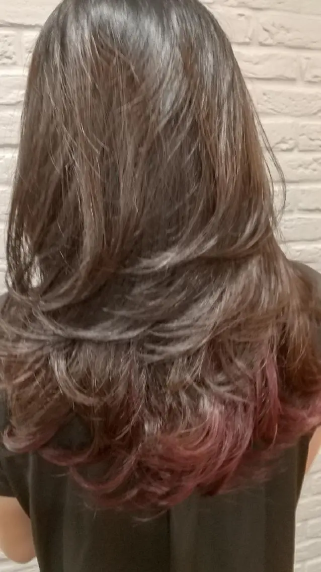 カラー ボルドーカラー グラデーションカラー インナーカラー ✂デザインカット🐟 高評価✂戸崎俊成✂のヘアスタイル