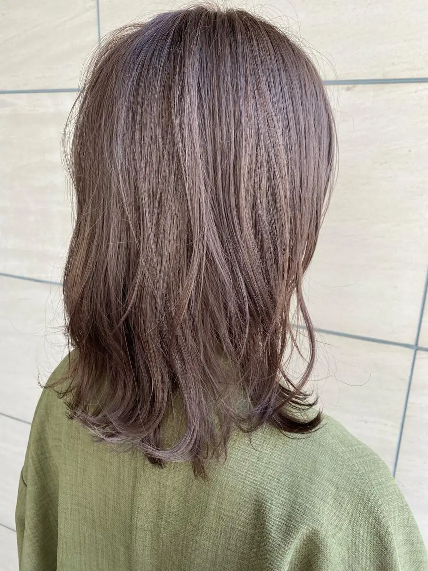 ミディアム カラー ヘアアレンジ アッシュ ベージュカラー 透明感カラー 溝口 ひなこのマツエク・マツパデザイン