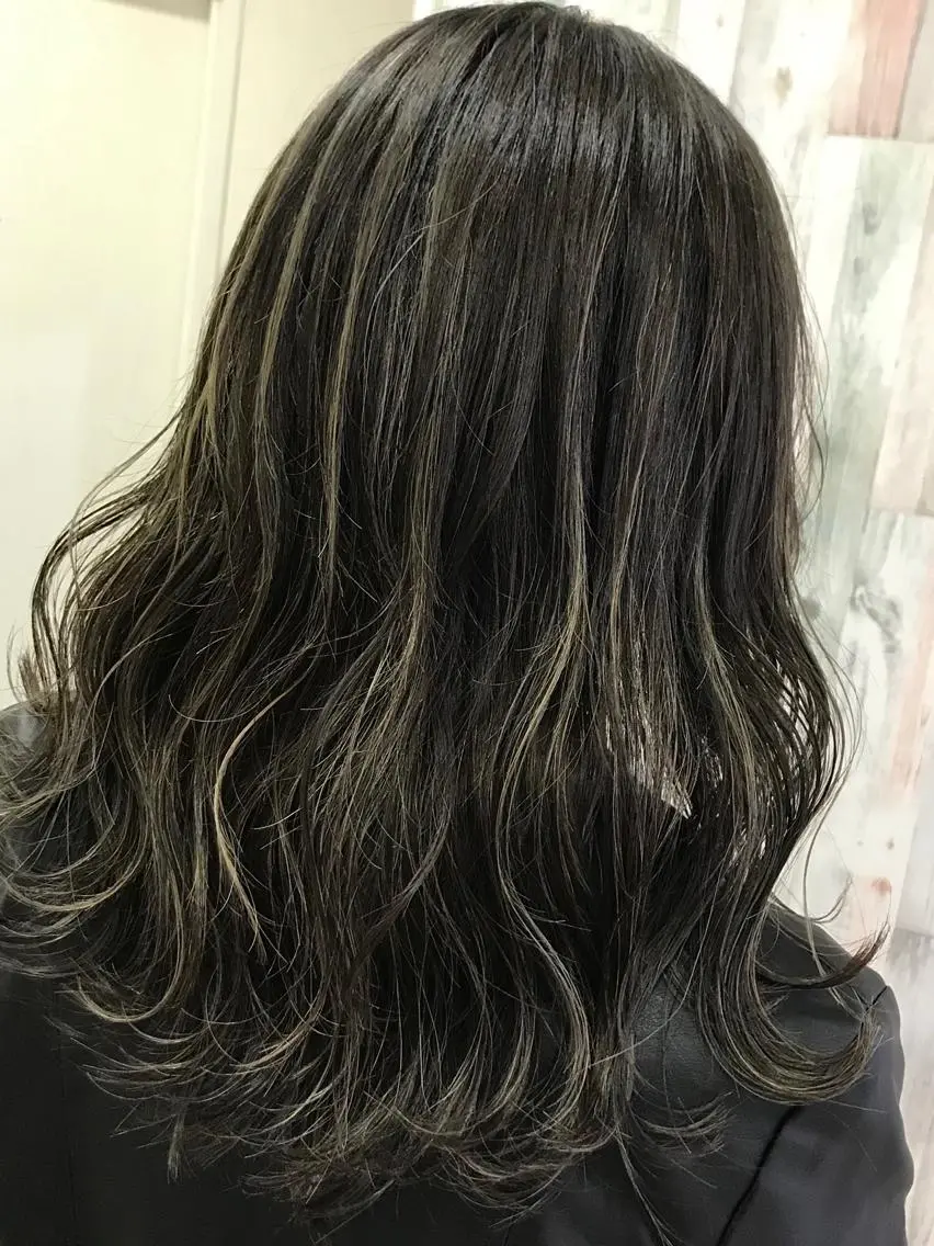 ミディアム カラー 艶髪🫧髪質改善 縮毛矯正✨影山湧市のヘアスタイル