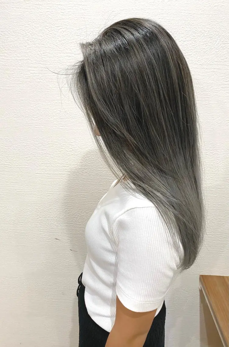 セミロング レイヤーカット ヘアカラー トリートメント ROI 【ロイ】のヘアスタイル