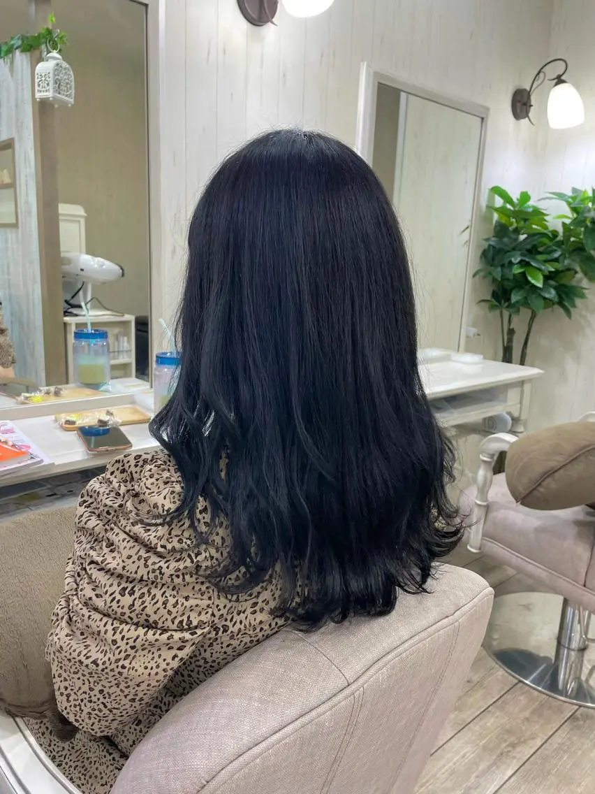 セミロング ネモトメイナ🌿 今月末で退職しますのヘアスタイル
