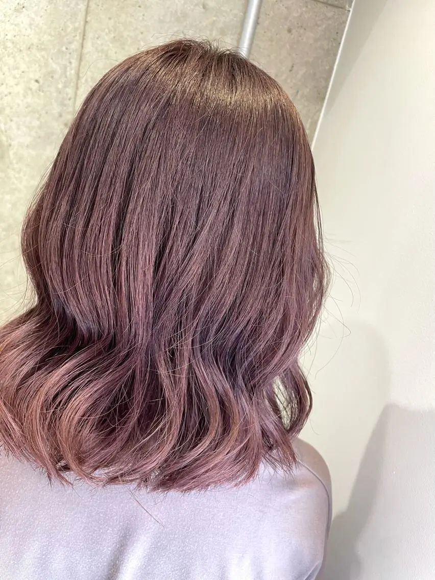 ミディアム カラー ヘアカラー ハイライトが 得意なニキです😊のヘアスタイル