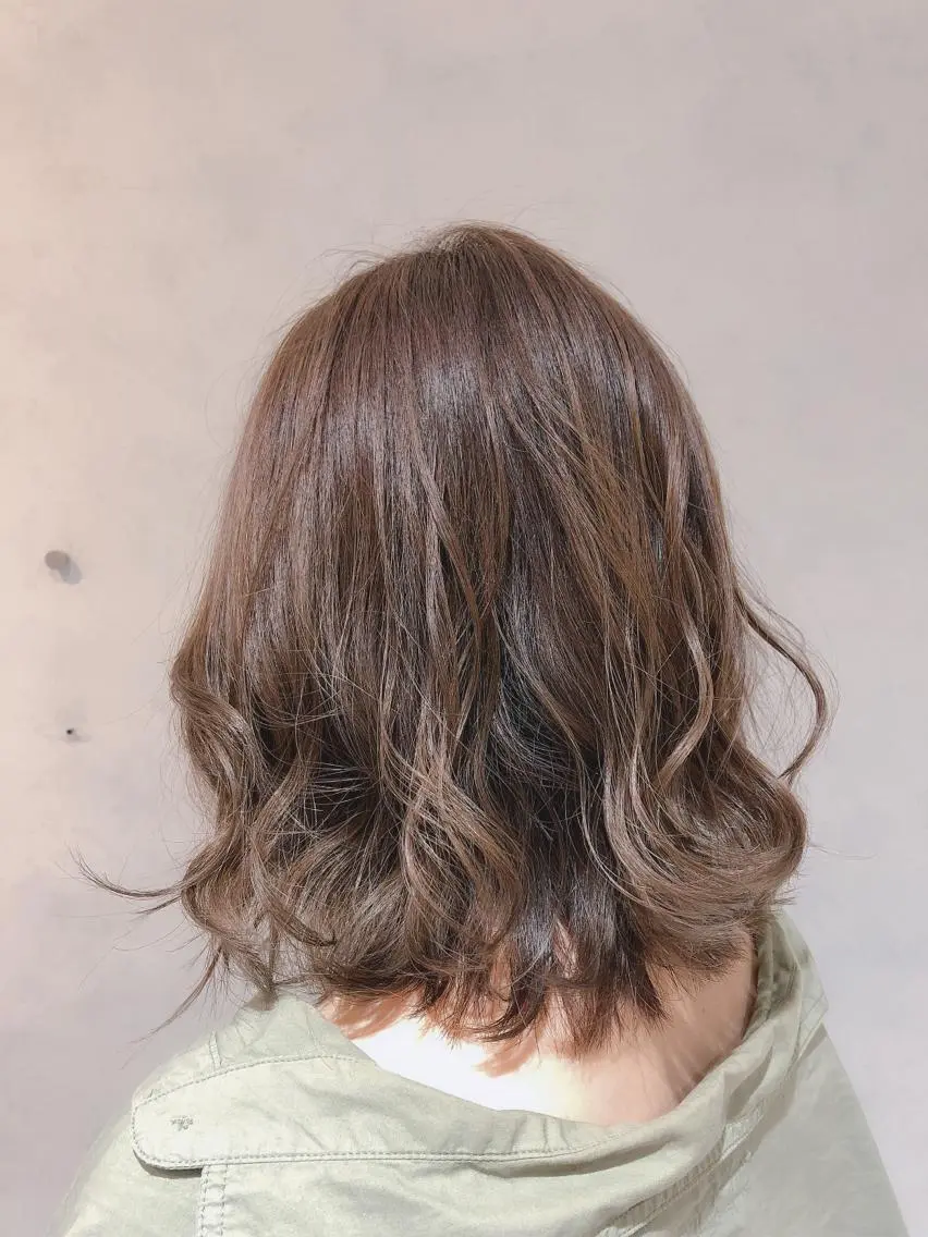 ミディアム カラー ベージュカラー ハイライトカラー ミルクティーベージュ ハイライト 中村 幸子のヘアスタイル
