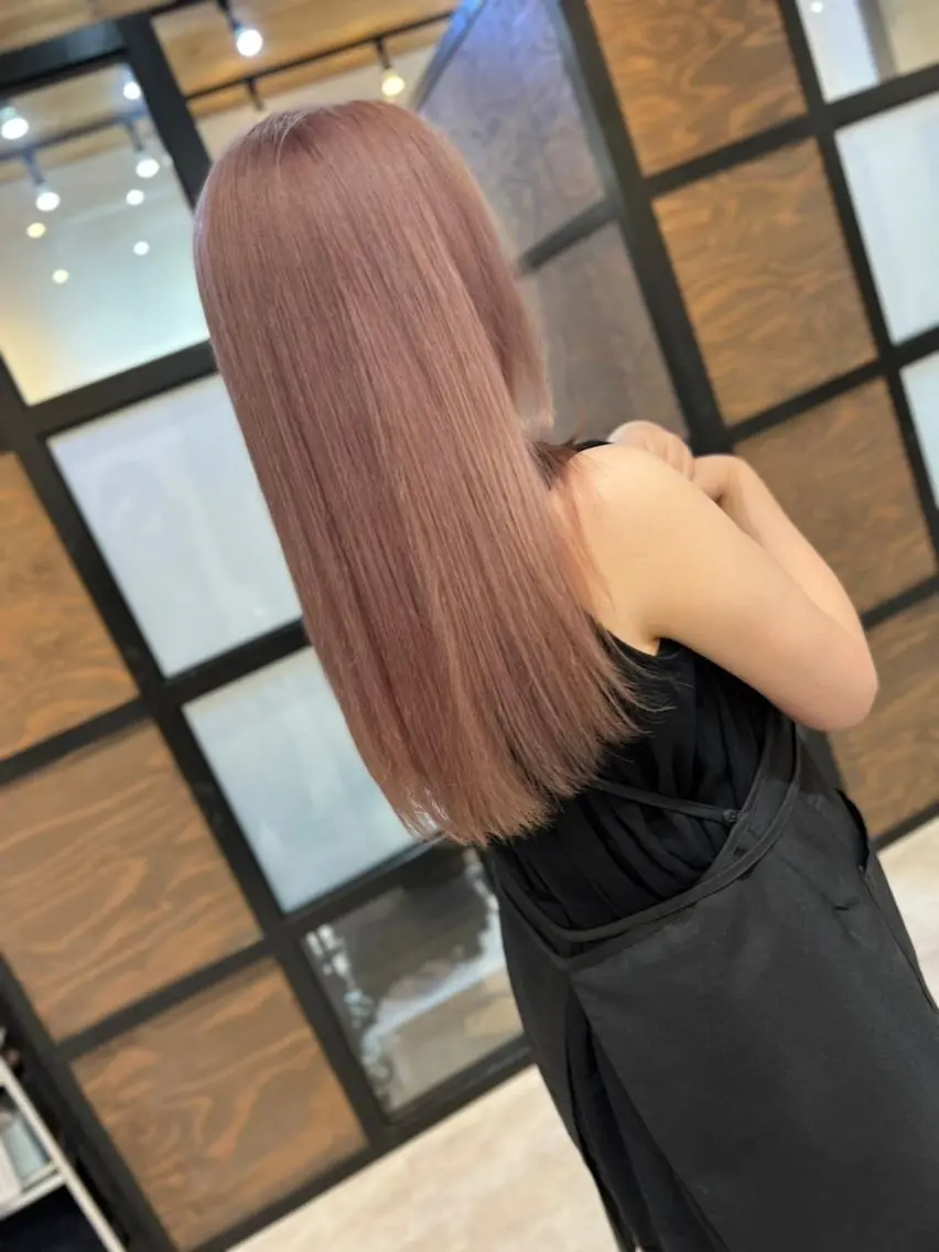 ミディアム カラー ヘアアレンジ パーマ アディクシーカラー アッシュ バレイヤージュ ベージュカラー ブリーチ newi grande 横浜店のヘアスタイル