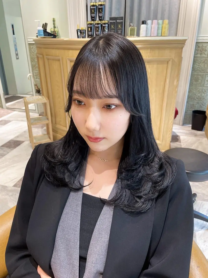 ミディアム カラー ベージュカラー 黒髪 ブリーチ ブルーカラー ブルーブラック カット ヘアカラー トリートメント 木屋元一/縮毛矯正 /前髪/レイヤーのヘアスタイル