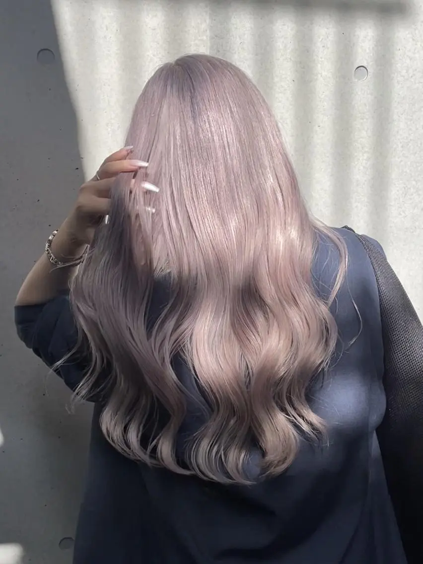 カラー ロング アッシュ パープルカラー パープルアッシュ ヘアカラー トリートメント ケアブリーチ/ レイヤー/vardyのヘアスタイル