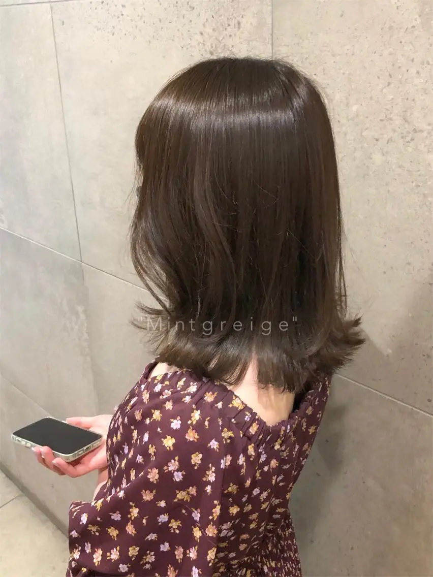 ミディアム カラー グレージュ ミント ヘアカラー トリートメント レイヤーカット／ 髪質改善✨山中優のヘアスタイル