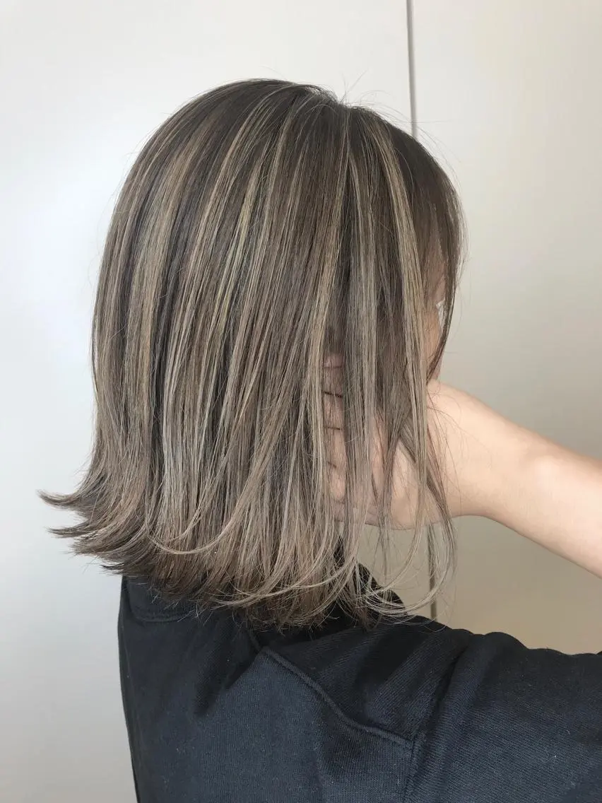 ミディアム カラー ハイライトカラー ボブ ハイライト 外ハネヘア 森本 笑のヘアスタイル
