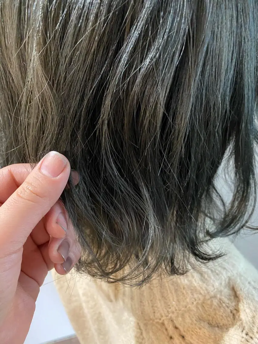 ミディアム アッシュ moanin モーニンのヘアスタイル