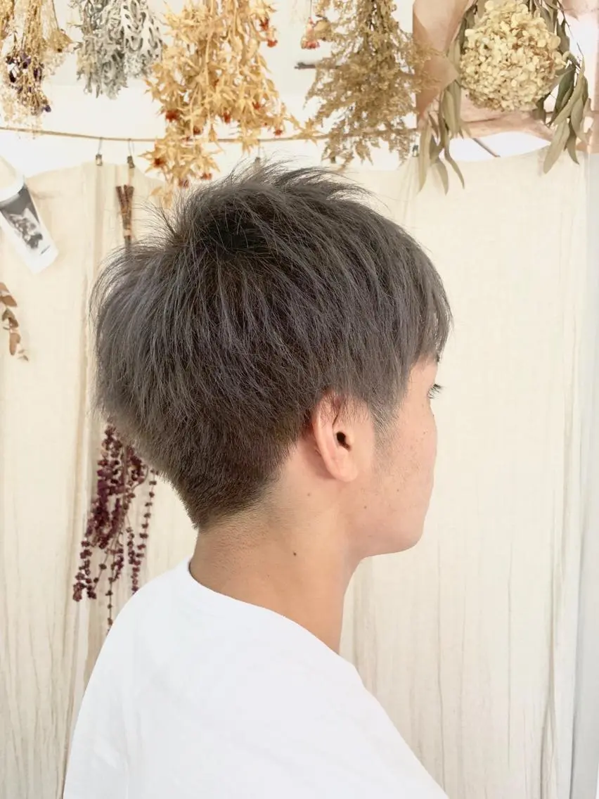 カラー メンズ アッシュ カット ヘアカラー 佐藤 美咲のヘアスタイル