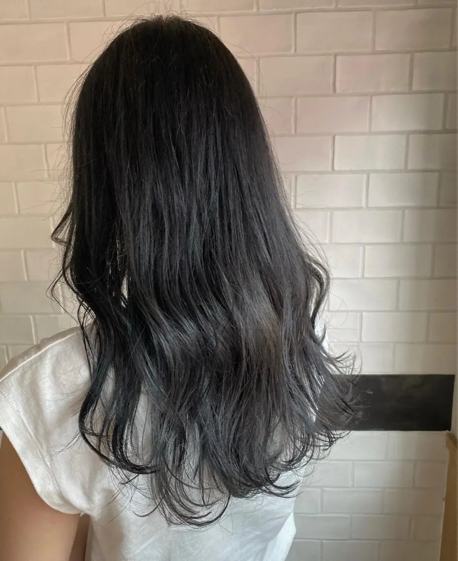 ロング io濱川 遥のヘアスタイル