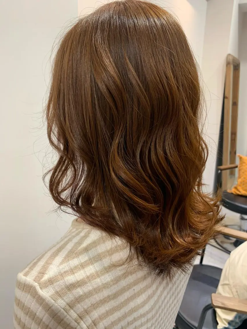 セミロング カラー ヘアアレンジ ベージュカラー ブリーチ ブリーチなしカラー オレンジ オレンジベージュ REONA🪽✨薬院 レイヤーカット🫧のヘアスタイル