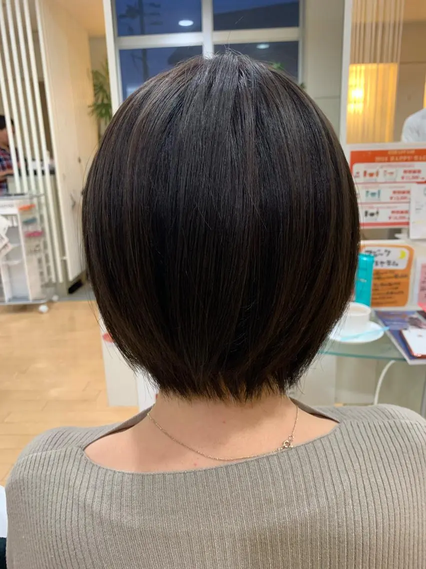 ショート アッシュ カット ヘアカラー 吉川 茉由子のマツエク・マツパデザイン