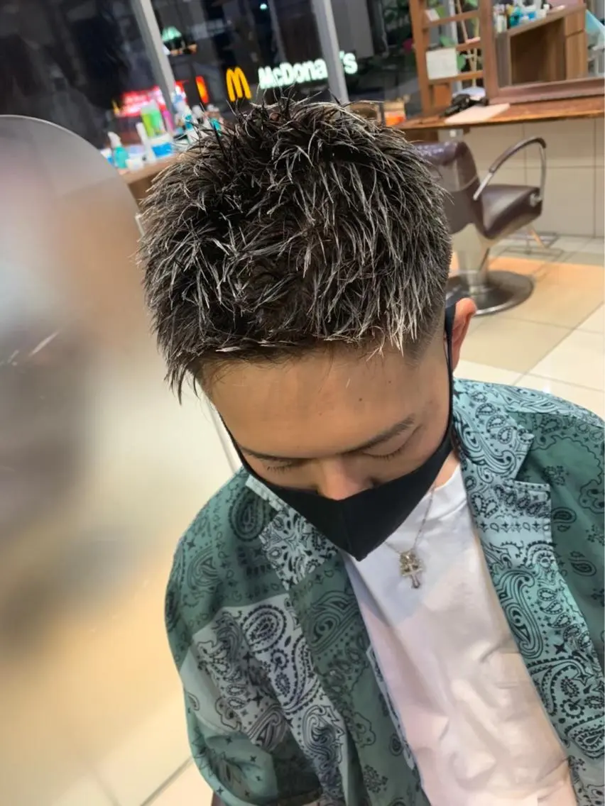 ショート カット ヘアカラー トリートメント 山口 寛生のヘアスタイル