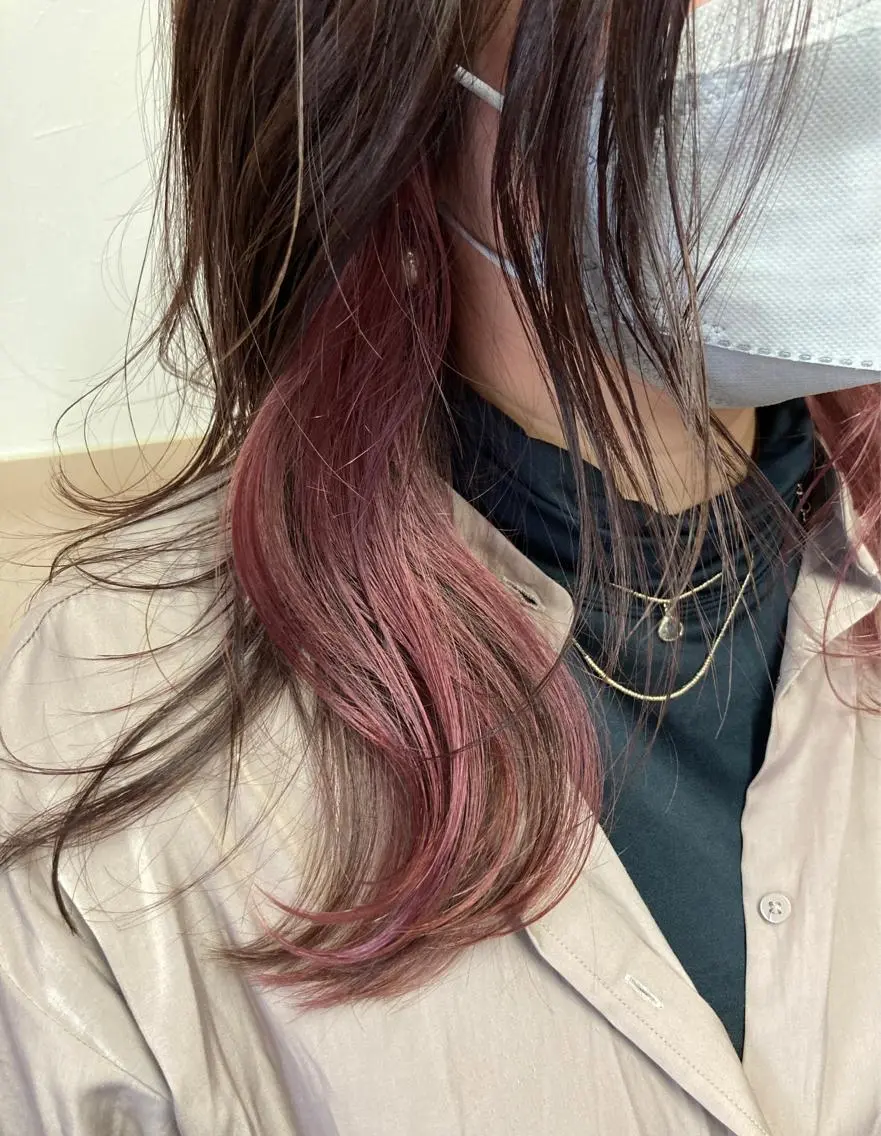 セミロング カラー イヤリングカラー ピンクカラー レッドカラー ヘアと眉Otsuka Hikari💆‍♀のヘアスタイル