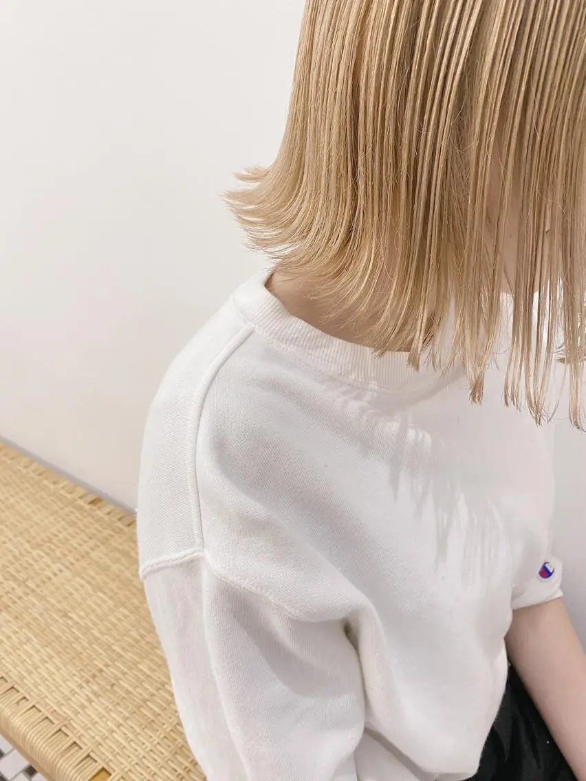 ショート カラー 顔周りレイヤーカット ブリーチminamiのヘアスタイル