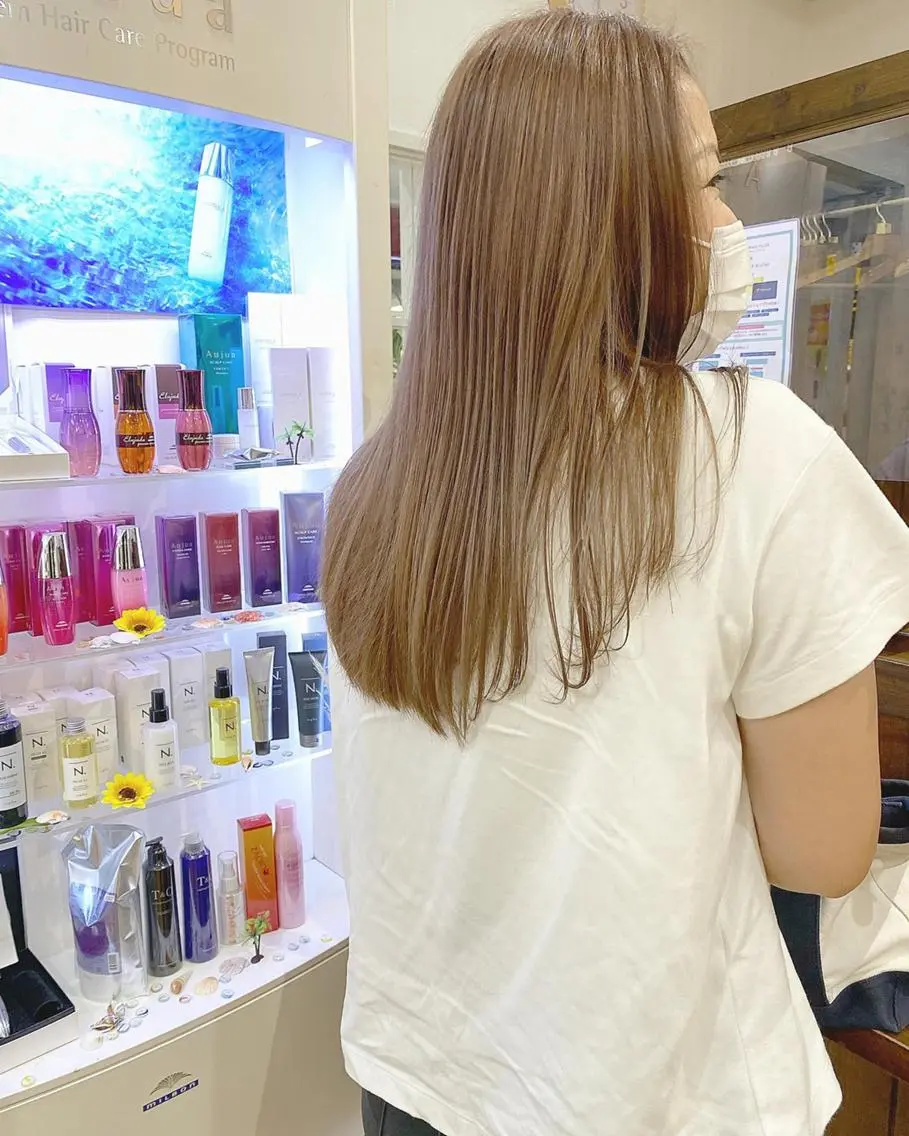 ロング アッシュ 外国人風カラー ハイライト レイヤーカット トリートメント 横浜ブリーチムラ直し ハイトーン/ブリーチのヘアスタイル