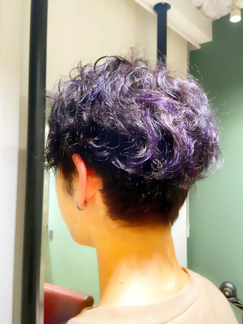 カラー メンズ メンズハイライト ハイライトカラー バイオレットカラー 当日OK◎艶カラー /木下ゆりえ🌸のヘアスタイル
