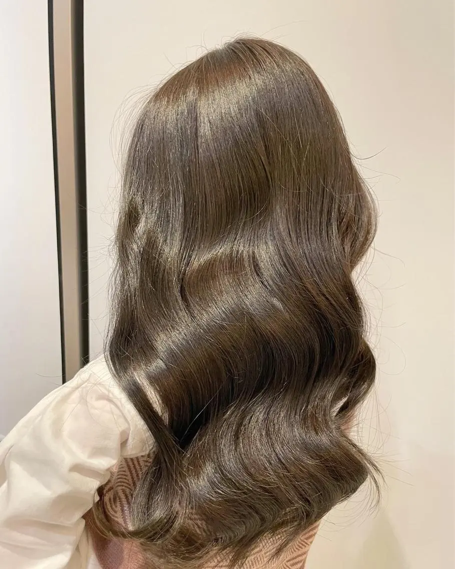 ロング カラー ベージュカラー オリーブベージュ ヘアカラー 🩵アンブレラカラー 髪質改善 丸尾】のヘアスタイル