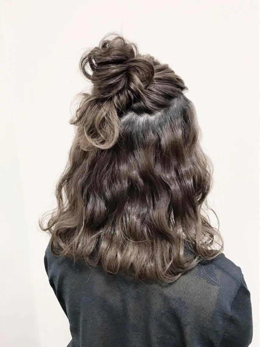ミディアム ヘアアレンジ お団子ヘア 沢田 瞳のヘアスタイル