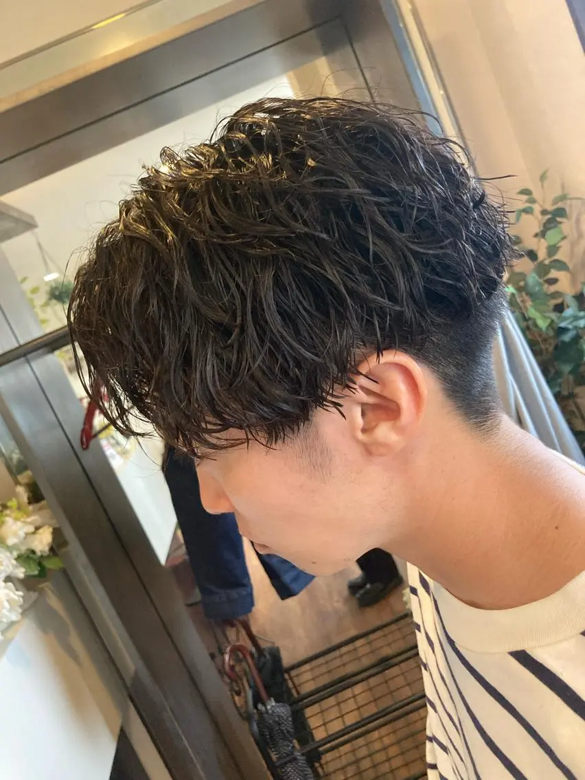 ミディアム パーマ メンズ センターパート パーマが得意な【最高 悠斗】のヘアスタイル