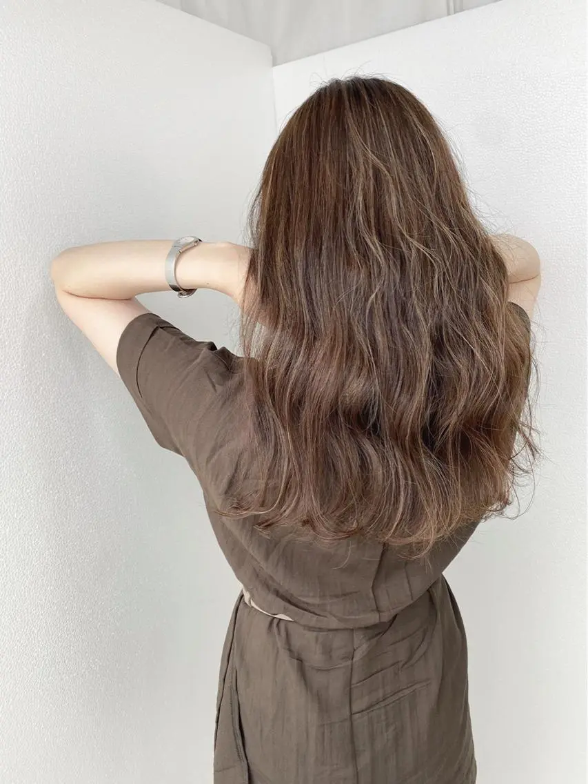 ロング ハイライト カット ヘアカラー en Siena エンシエナのヘアスタイル
