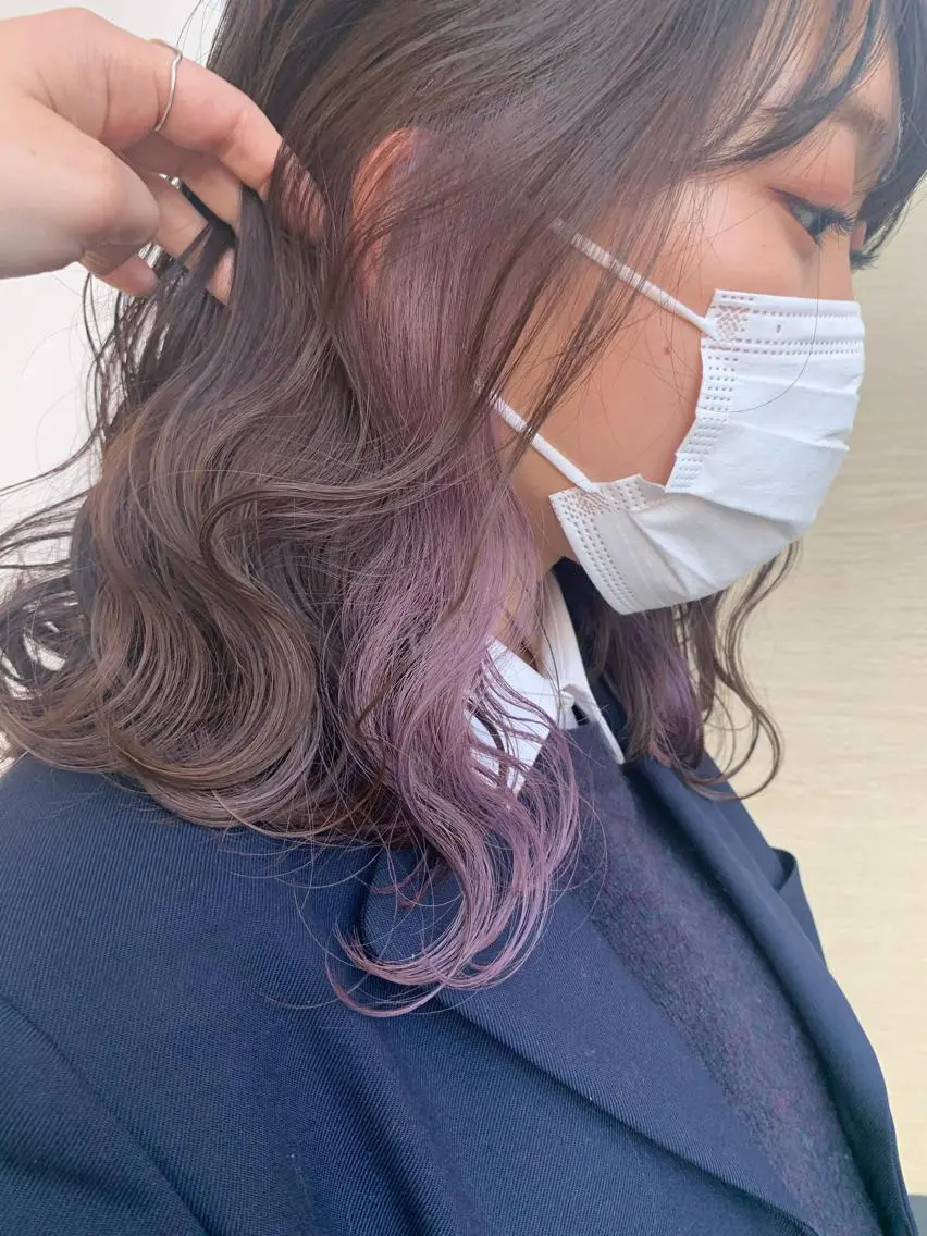 セミロング カラー ブリーチ パープルカラー ヘアカラー ウスイ ハルカのヘアスタイル
