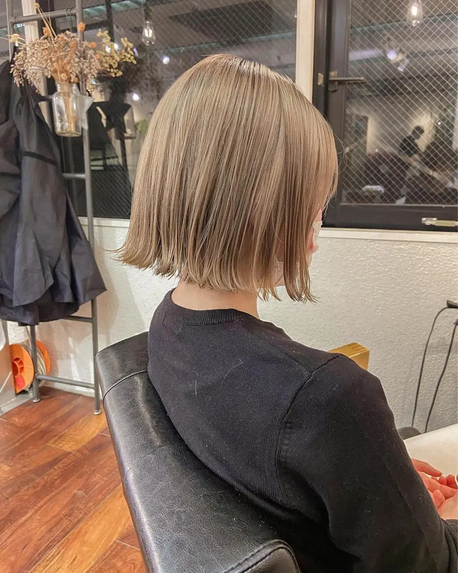 ミディアム カラー ベージュカラー ブリーチ ミルクティーベージュ カット ヘアカラー トリートメント 岡本康平/ボブ/ブリ ーチ/酸性ストレートのヘアスタイル