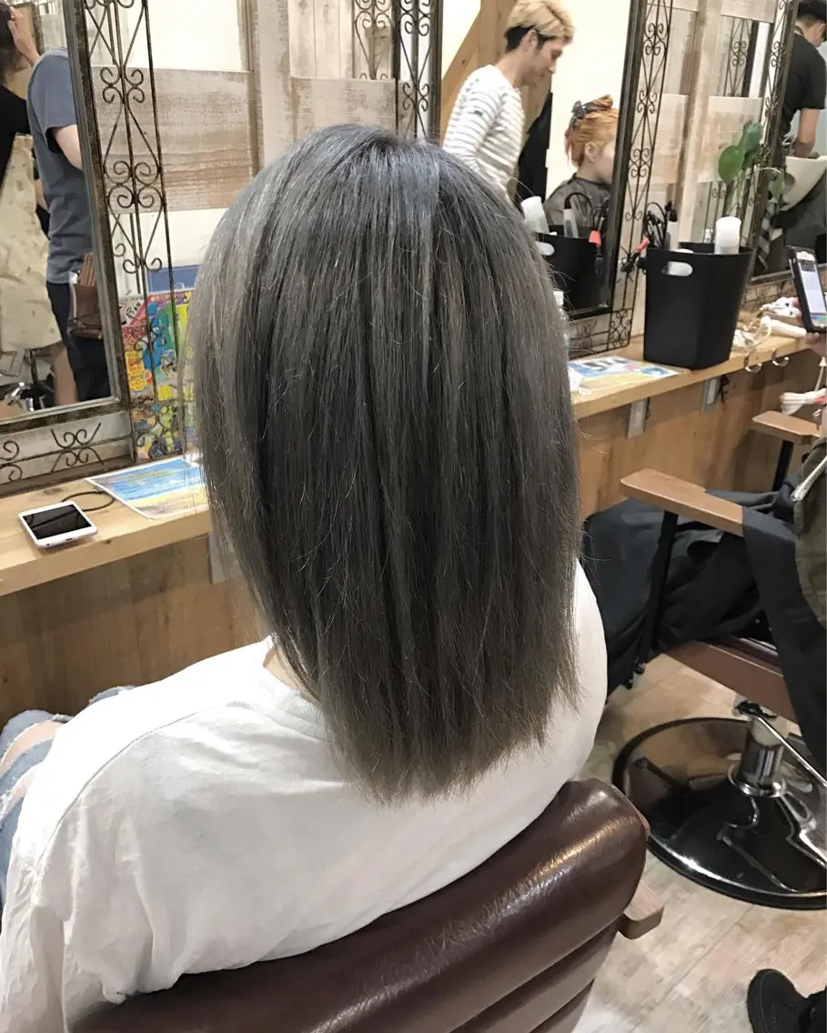 セミロング カラー ブリーチ ヘアカラー 中川 仁のヘアスタイル
