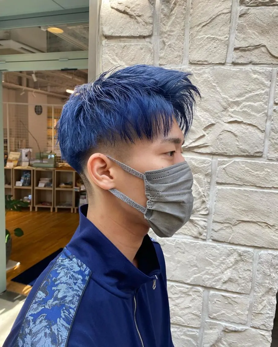 ミディアム カラー メンズ ブルーカラー シルバー メンズ特化 岸本 阪急六甲サロンドロイのヘアスタイル