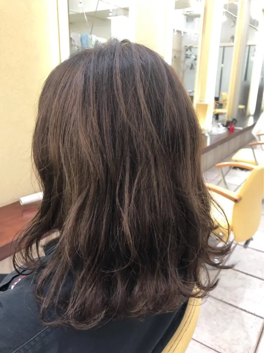 セミロング カラー ブラウンカラー 塩谷 雪花のヘアスタイル