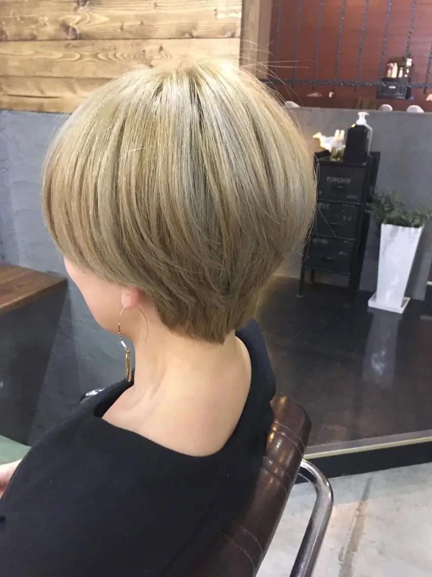 ショート カラー ベージュカラー 透明感カラー ホワイトベージュ ヘアカラー 桜田 修未のヘアスタイル