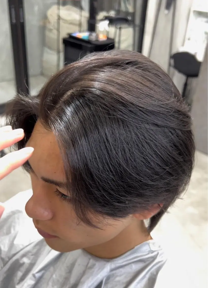 ミディアム カラー メンズ 曲がる縮毛 フェザー ニュアンス  佐々木のヘアスタイル