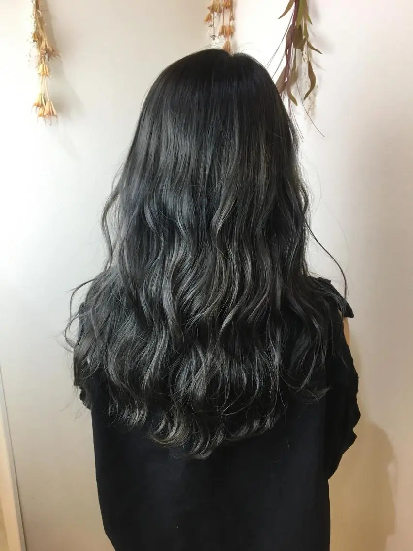 ロング カラー グレージュ シルバー シルバーグレージュ ヘアカラー 広がり、まとまらない お悩み改善/ 中田のヘアスタイル
