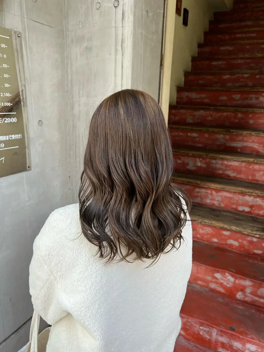 セミロング カラー ヘアアレンジ グレージュ 「sumi」 AMIのヘアスタイル