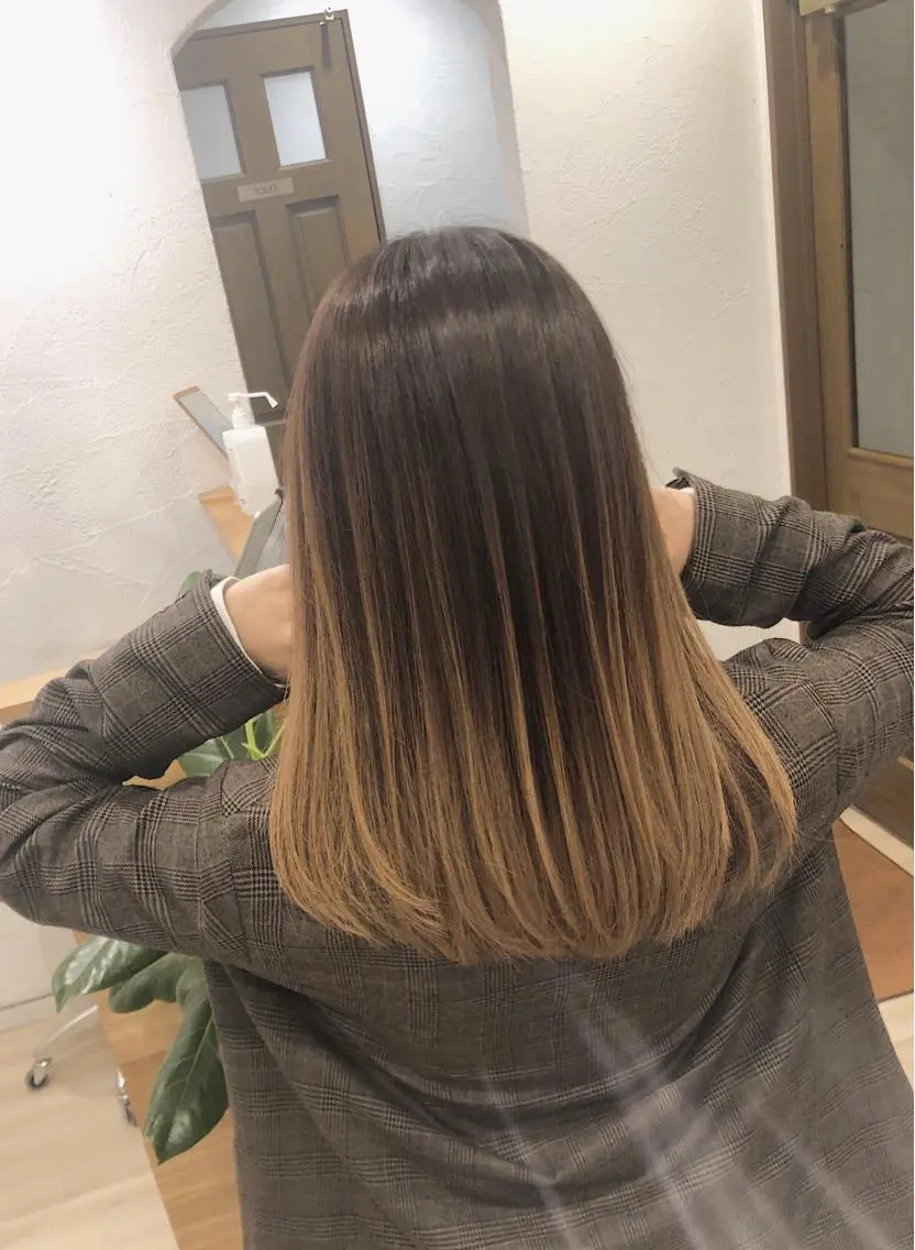 セミロング カラー パーマ ヘアアレンジ バレイヤージュ ベージュカラー グラデーションカラー ミルクティーベージュ レイヤーカット カット ヘアカラー トリートメント 【ツヤ髪美容師】 ツダケイスケのヘアスタイル