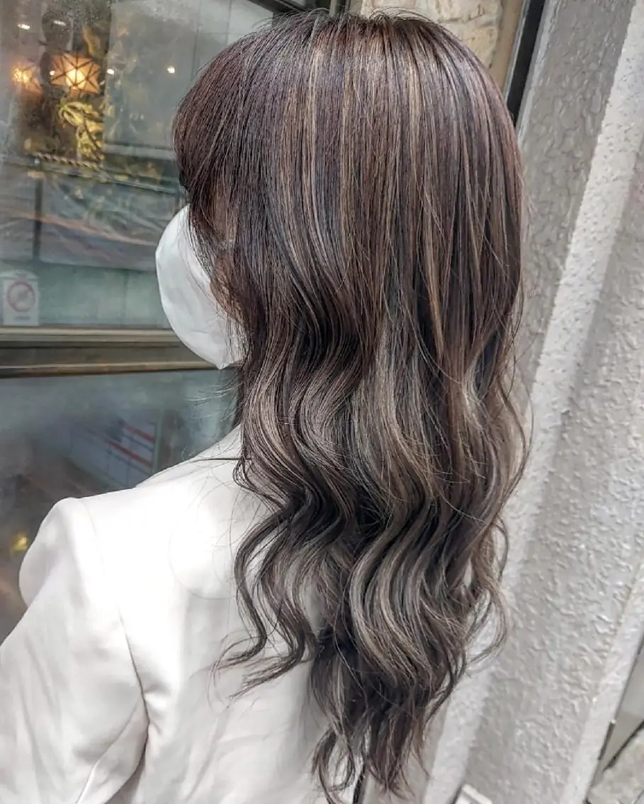 ロング カラー グレージュ ハイライトカラー ハイライト ブリーチ・ハイトーン 特化🎉内山のヘアスタイル