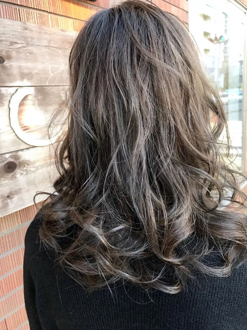 ショート ミディアム セミロング ロング カラー パーマ ヘアアレンジ アッシュ ブリーチ 透明感カラー シルバー シルバーアッシュ 30代からの上質な ヘアケア 大西のヘアスタイル