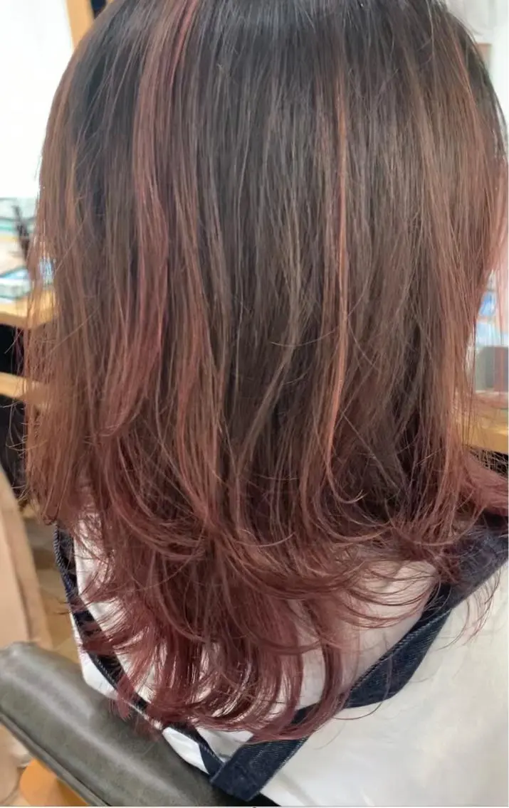 セミロング カラー パーマ ヘアアレンジ メンズ キッズ ネイル マツエク・マツパ レイヤーカット/ 巻ける縮毛矯正のヘアスタイル