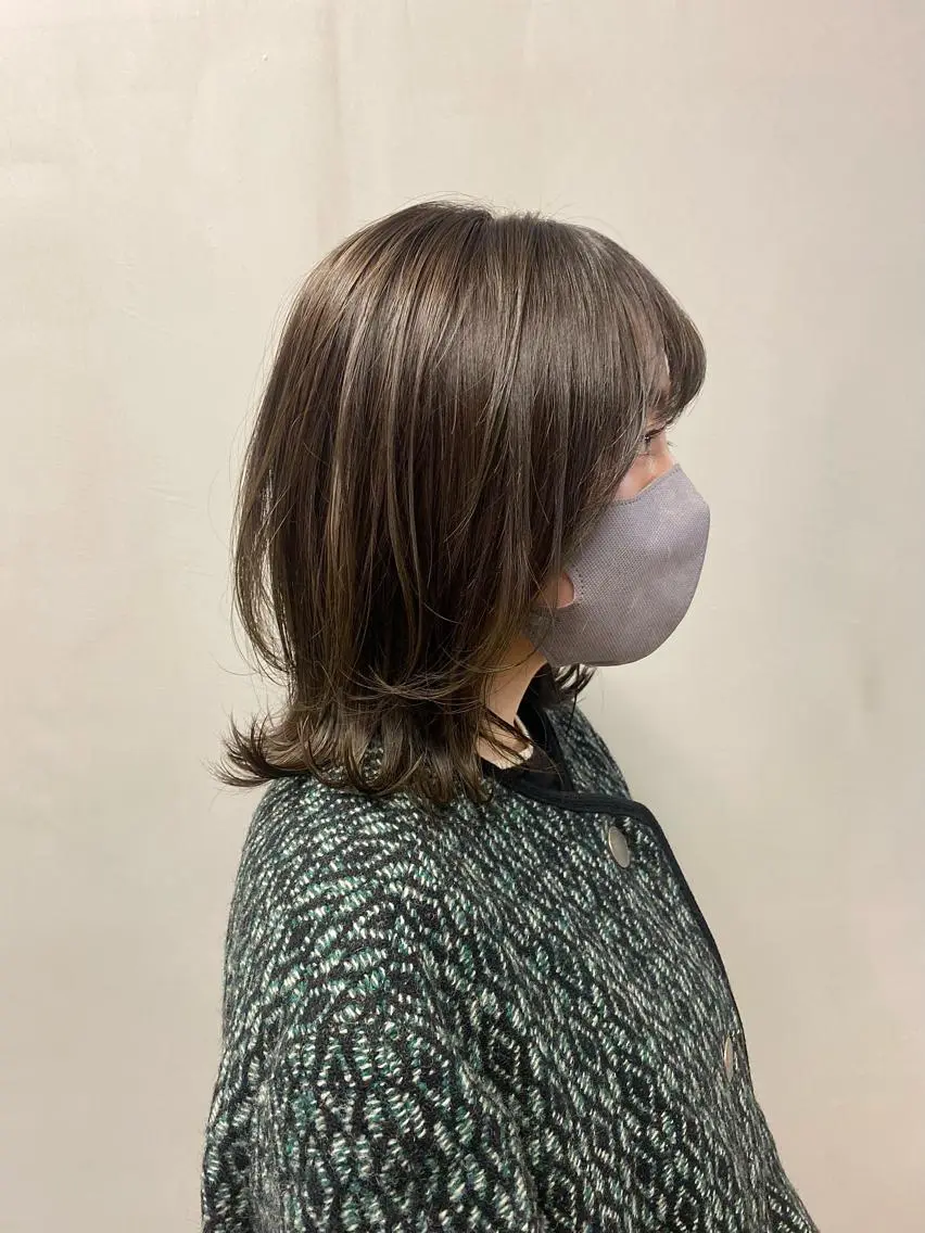 ミディアム カラー グレージュ オリーブグレージュ オリーブグレー ハル🌸柔色/ ブリーチなし/艶髪のヘアスタイル