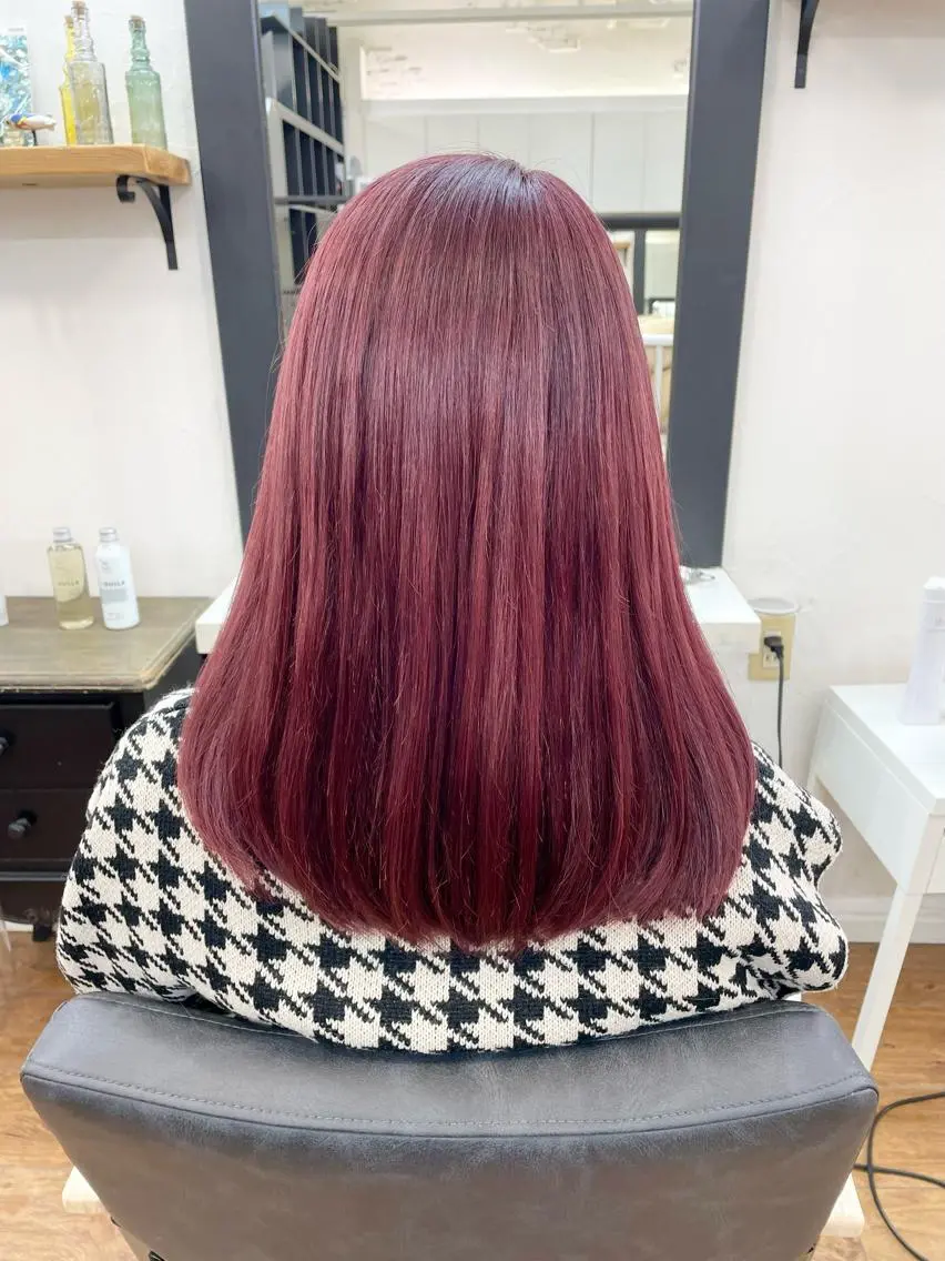 ロング カラー ブリーチ レッドカラー ローズカラー 青木 優歩のヘアスタイル