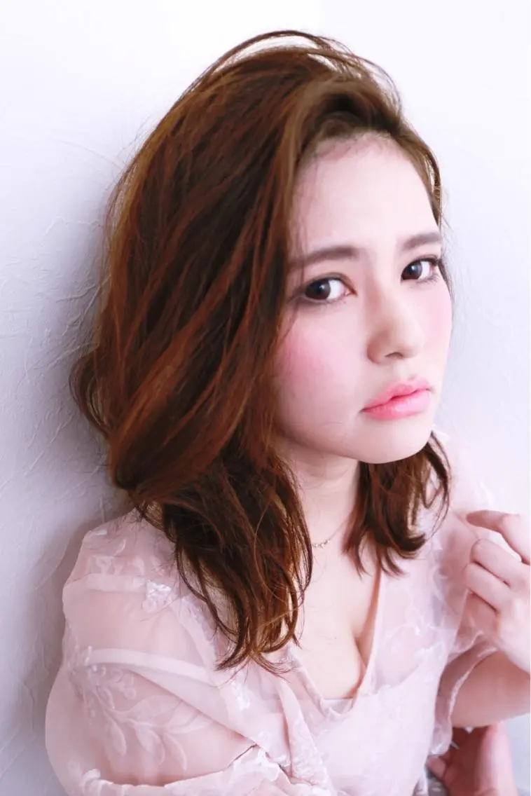 ミディアム セミロング カラー IVY villa Suzu.のヘアスタイル